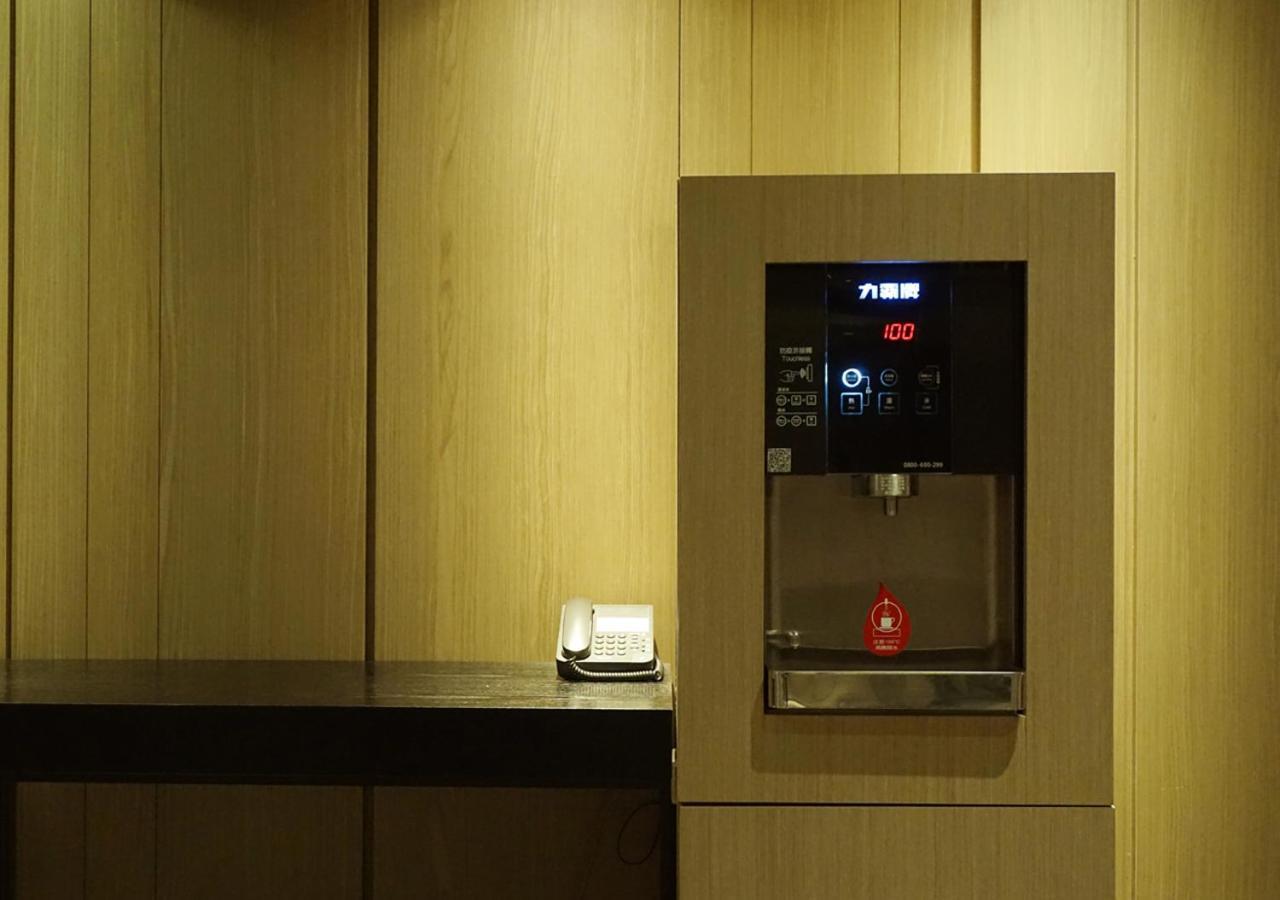 Royal Inn Taipei Linsen - Huashan 1914 Creative Park Екстериор снимка